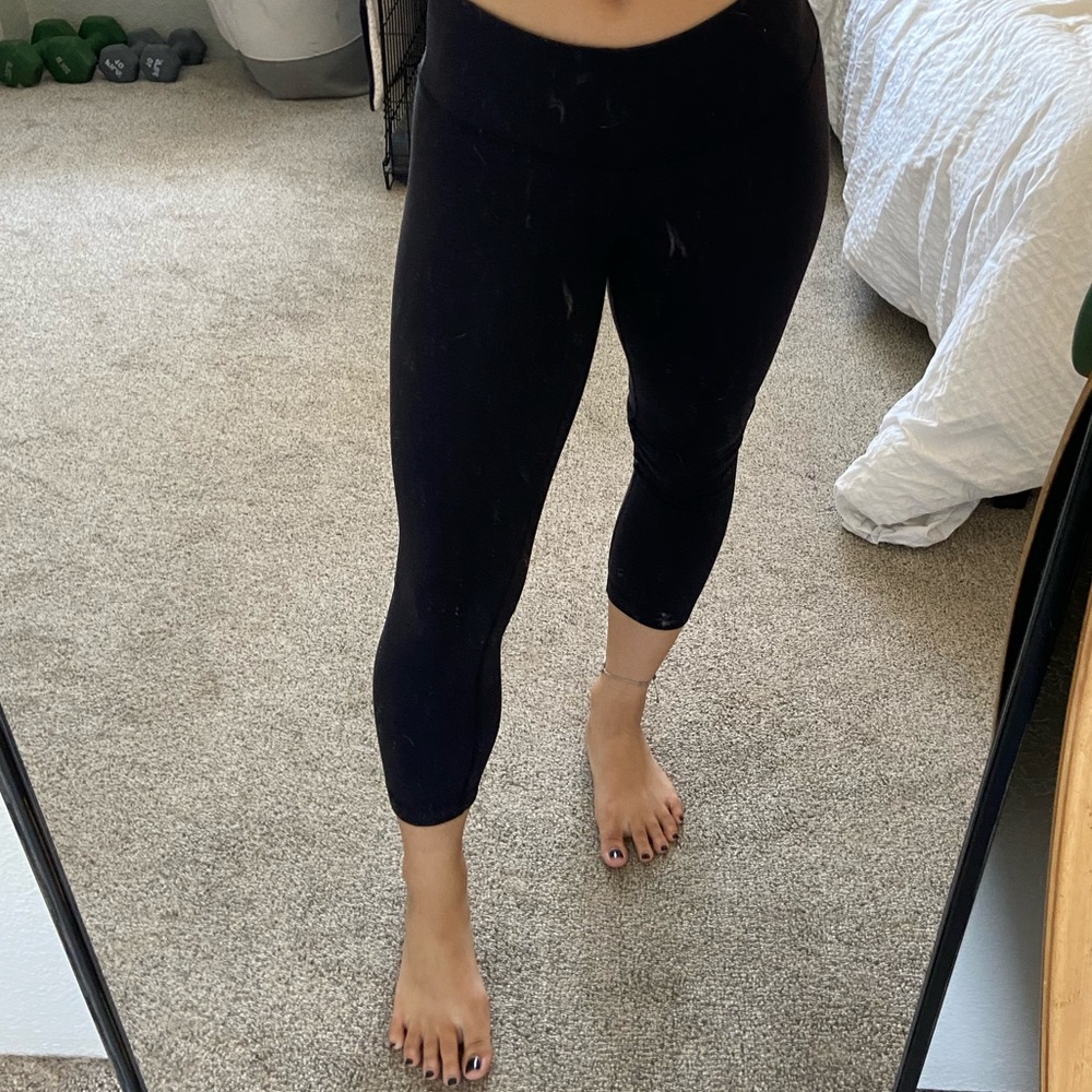 Lululemon black cropped leggings 25inch